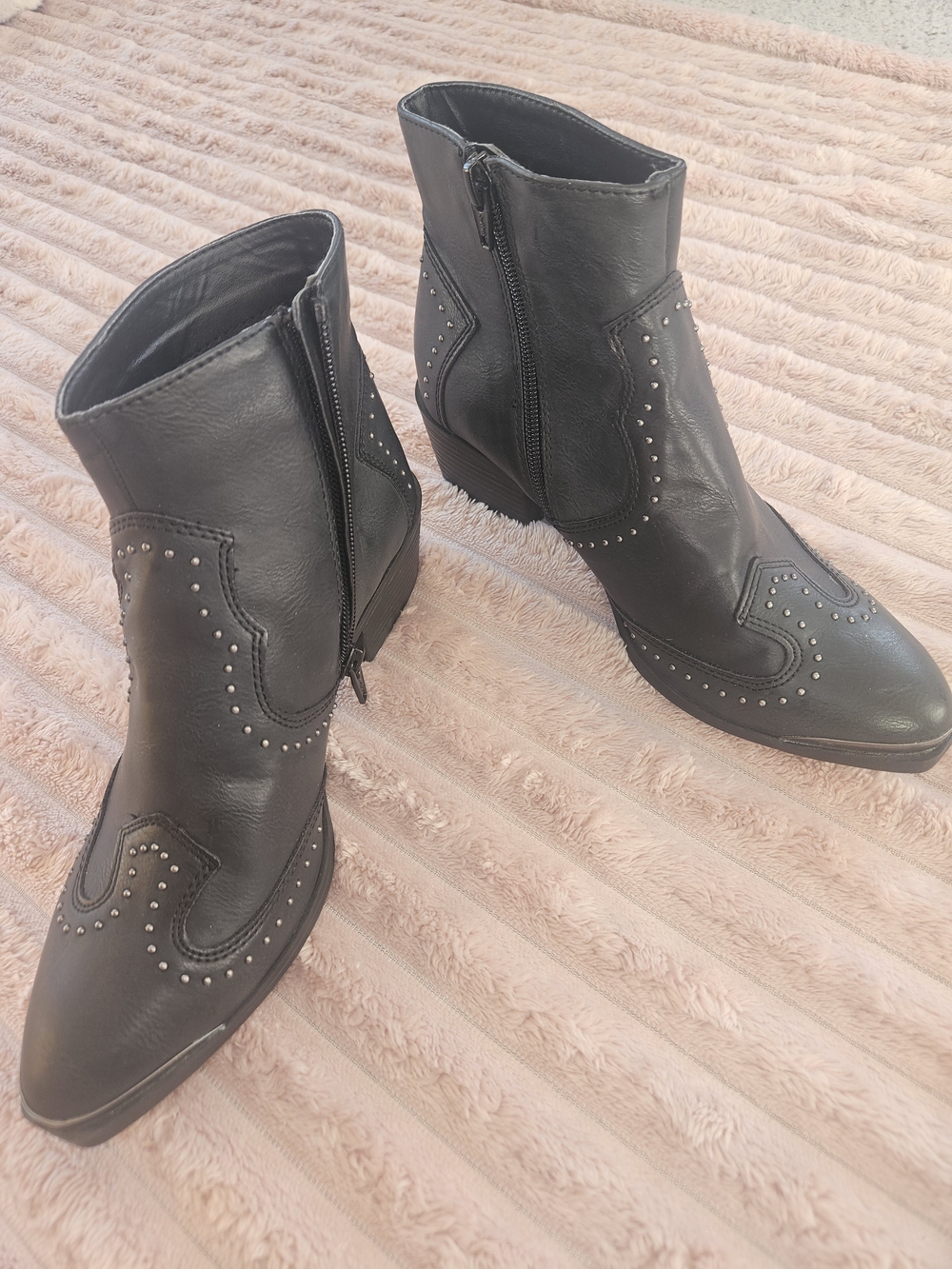 🤠Universal Thread Black Studded Western Ankle Booties Boots Women's Size 6.5